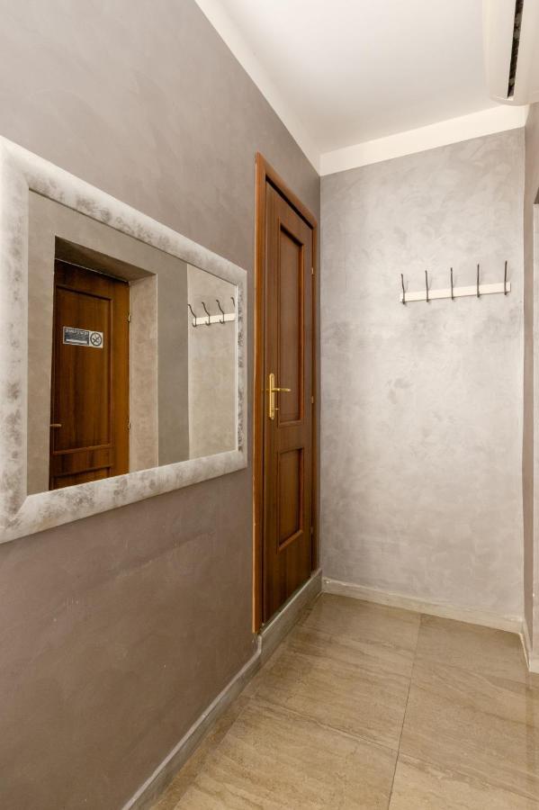 Apartamento 4-Bdr Apt Among Colosseum&Termini 10-People Roma Exterior foto